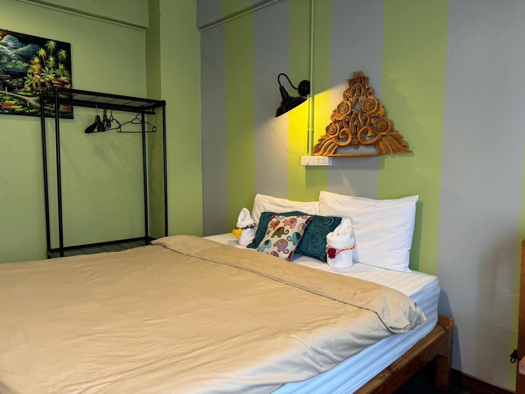 Retro At Phra Sing Guest House Chiang Mai Exterior foto