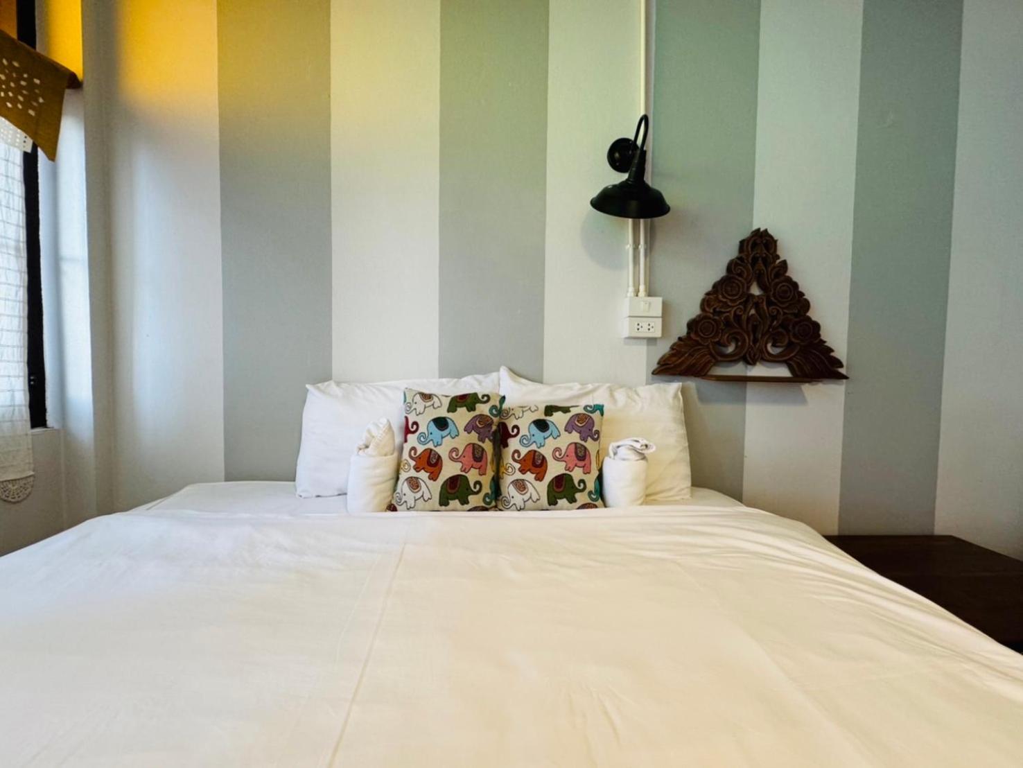 Retro At Phra Sing Guest House Chiang Mai Exterior foto